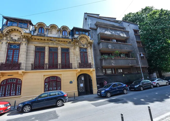 Bohemian Apartment Downtown